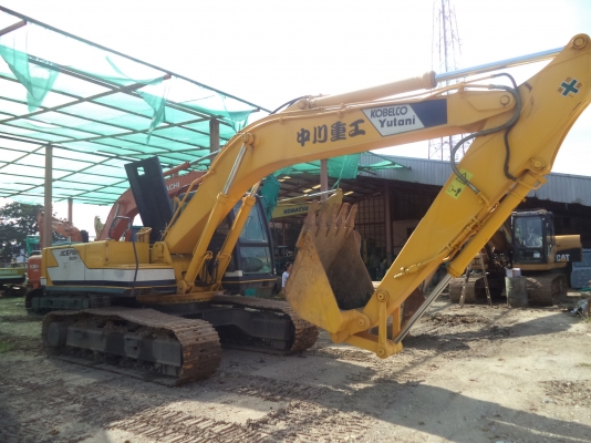 ขายรถแบคโฮ KOBLCO SK200-1SR เก่านอก สภาพพร้อมใช้ราคาถูก สนใจสอบถามรายละเอียดโทร 0890000080 ..0819443772 ..0819448457