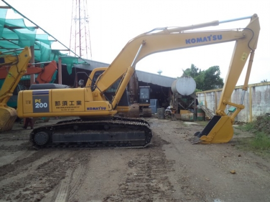 ขายรถแบคโฮ KOMATSU PC200- 6เก่านอก สภาพพร้อมใช้ราคาถูก สนใจสอบถามรายละเอียดโทร 0890000080 ..0819443772 ..0890806827