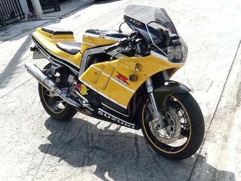 ขายด่วยถูก ๆ gsxr 400 r7 เก็บเดิมๆทะเบียนแท้ พร้อมโอนสภาพดีราคา 65000 บาท