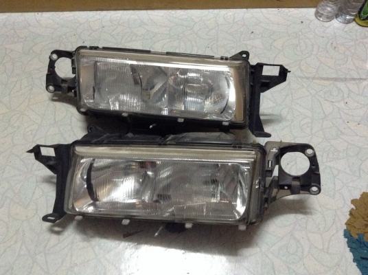 ไฟหน้า volvo 960 ไฟเล็กแท้ 1 คู่ 3500 บาท สภาพสวย