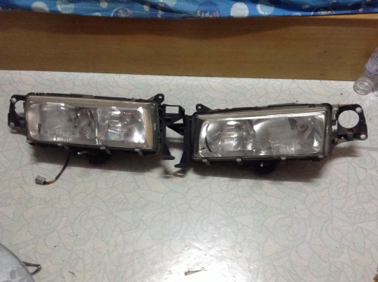 ไฟหน้า volvo 960 ไฟเล็กแท้ 1 คู่ 3500 บาท สภาพสวย
