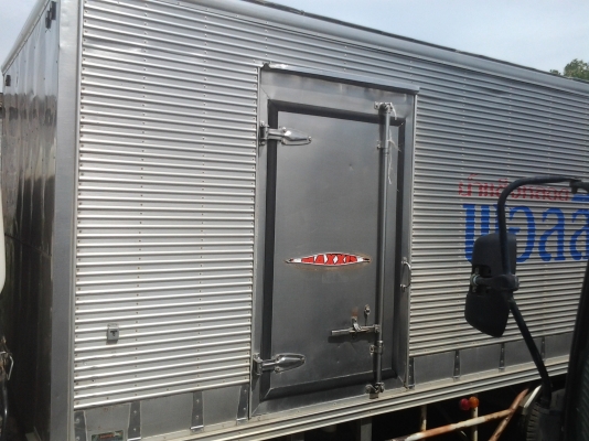 ขายตู้สเตนเลสไว้ใส่นำแข็งติดมากับหกล้อHINO ขายตู้สเตนเลสไว้ใส่นำแข็งติดมากับหกล้อHINO