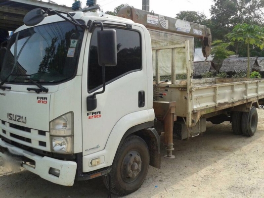 รถอีซูซุ 6 ล้อ FRR  210 แรงม้า  ติดเครน 3.30 ตัน.  ปี 52   สนใจติดต่อ 081 - 6079515