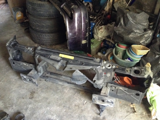 โครงแผงรับไฟหน้า volvo 960 ไฟเล็ก หรือ s90 ราคา 1800 บาท