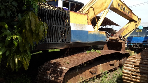 ขายด่วนรถแมคโคร KOMUTSU PC 200-5 เดิม ๆ พร้อมใช้