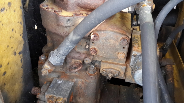 ขายด่วนรถแมคโคร KOMUTSU PC 200-5 เดิม ๆ พร้อมใช้