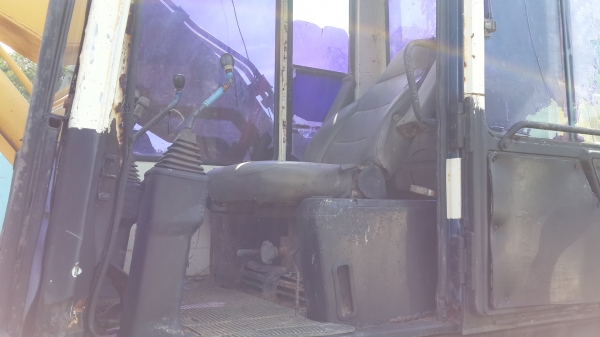 ขายด่วนรถแมคโคร KOMUTSU PC 200-5 เดิม ๆ พร้อมใช้