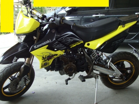 ขาย NEW KSR ปี 2554 สถาพเดิม เครื่องเดิม คาบูเดิม แต่งนิดหน่อยคับ อยู่ กรุงเทพคับ แถว ตลิ่งชั่น ถนนบรมราชชนณี วิ่ง 2xxxx คับ ราคา 38,500.-  รายละเอียด--  -เครื่องเดิม -เอกสาร+ทะเบียนพร้อมโอน -รถบ้านมือเดียว -รถออก ม.ค ปี 2554 ตัวนิว -ใส่โช็ค YSS สีขาว ยกส