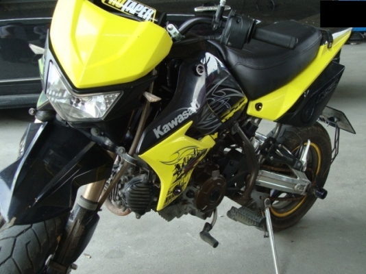 ขาย NEW KSR ปี 2554 สถาพเดิม เครื่องเดิม คาบูเดิม แต่งนิดหน่อยคับ อยู่ กรุงเทพคับ แถว ตลิ่งชั่น ถนนบรมราชชนณี วิ่ง 2xxxx คับ ราคา 38,500.-  รายละเอียด--  -เครื่องเดิม -เอกสาร+ทะเบียนพร้อมโอน -รถบ้านมือเดียว -รถออก ม.ค ปี 2554 ตัวนิว -ใส่โช็ค YSS สีขาว ยกส