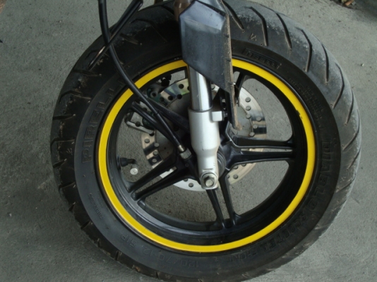 ขาย NEW KSR ปี 2554 สถาพเดิม เครื่องเดิม คาบูเดิม แต่งนิดหน่อยคับ อยู่ กรุงเทพคับ แถว ตลิ่งชั่น ถนนบรมราชชนณี วิ่ง 2xxxx คับ ราคา 38,500.-  รายละเอียด--  -เครื่องเดิม -เอกสาร+ทะเบียนพร้อมโอน -รถบ้านมือเดียว -รถออก ม.ค ปี 2554 ตัวนิว -ใส่โช็ค YSS สีขาว ยกส