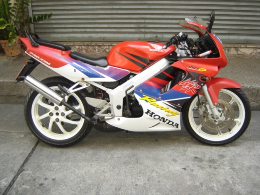 ขาย NSR PROARM  NS150SP  สี แดง ขาว  สวย ครับ เครื่องยนต์ ดีเยี่ยม ราคา 28000 บาท ครับ สนใจติดต่อ คุณ เจ๋ง ครับ  อยู่ ที่ กทม สีลมซอย 10 บางรัก กรุงเทพฯ 10500