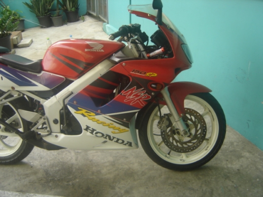 ขาย NSR PROARM  NS150SP  สี แดง ขาว  สวย ครับ เครื่องยนต์ ดีเยี่ยม ราคา 28000 บาท ครับ สนใจติดต่อ คุณ เจ๋ง ครับ  อยู่ ที่ กทม สีลมซอย 10 บางรัก กรุงเทพฯ 10500