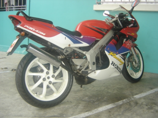 ขาย NSR PROARM  NS150SP  สี แดง ขาว  สวย ครับ เครื่องยนต์ ดีเยี่ยม ราคา 28000 บาท ครับ สนใจติดต่อ คุณ เจ๋ง ครับ  อยู่ ที่ กทม สีลมซอย 10 บางรัก กรุงเทพฯ 10500