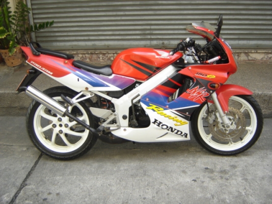 ขาย NSR PROARM  NS150SP  สี แดง ขาว  สวย ครับ เครื่องยนต์ ดีเยี่ยม ราคา 28000 บาท ครับ สนใจติดต่อ คุณ เจ๋ง ครับ  อยู่ ที่ กทม สีลมซอย 10 บางรัก กรุงเทพฯ 10500