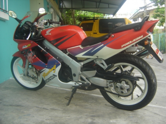 ขาย NSR PROARM  NS150SP  สี แดง ขาว  สวย ครับ เครื่องยนต์ ดีเยี่ยม ราคา 28000 บาท ครับ สนใจติดต่อ คุณ เจ๋ง ครับ  อยู่ ที่ กทม สีลมซอย 10 บางรัก กรุงเทพฯ 10500