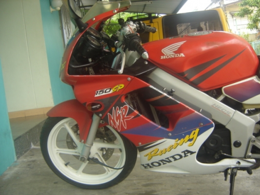 ขาย NSR PROARM  NS150SP  สี แดง ขาว  สวย ครับ เครื่องยนต์ ดีเยี่ยม ราคา 28000 บาท ครับ สนใจติดต่อ คุณ เจ๋ง ครับ  อยู่ ที่ กทม สีลมซอย 10 บางรัก กรุงเทพฯ 10500