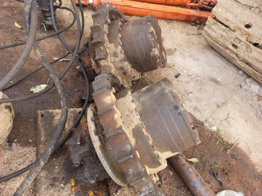 ขายด่วน ตัวเดินHITACHI EX 200-3 คู่ละ 180,000