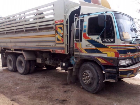 รถฮีโน่ 10 ล้อดั้ม FM3H  195 แรงม้า ปี 38 / รถแบคโฮ KOBELCO  200 - 3  ( ขายคู่ )   สนใจติดต่อ 081 - 6079515