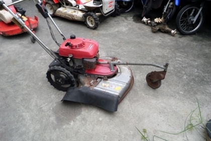 เครื่องตัดหญ้า HONDA UM 2460 แบบเดินตามพร้อมใช้งาน นำเข้าญี่ปุ่น ราคา 9,800 เครื่องตัดหญ้า HONDA UM 2460 แบบเดินตามพร้อมใช้งาน นำเข้าญี่ปุ่น ราคา 9,800