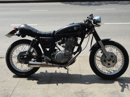 YAMAHA SR 400 (INV.)