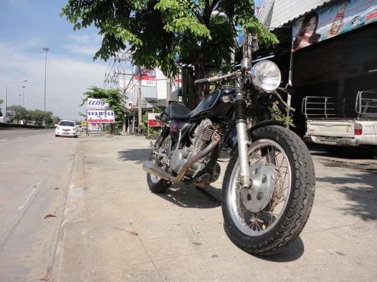 YAMAHA SR 400 (INV.)