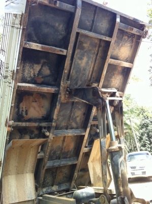 รถอีซูซุ 6 ล้อดั้ม NQR 150 แรงม้า. ปี 49. สนใจติดต่อ 081 - 6079515 รถอีซูซุ 6 ล้อดั้ม NQR 150 แรงม้า. ปี 49. สนใจติดต่อ 081 - 6079515