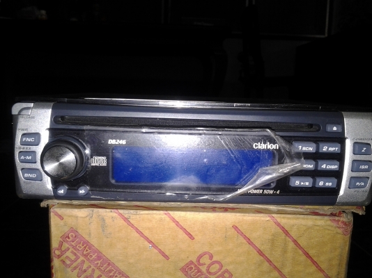 ขายเครื่องเล่น cd clarion คับ