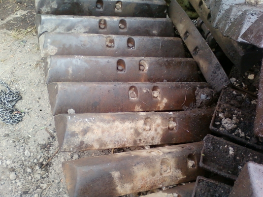 ขาย!! โซ่พร้อมใบ KOMATSU 20HT ใส่ KOMATSU D 50 A ได้ครับ สภาพสวยๆ