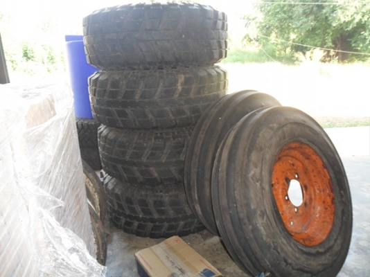 ขาย ยางซิลเวอร์สโตนร์MT-117 285/75R16 พร้อมกะทะล้อขอบ16" ทำไว้ใส่รถเกษตร  ยกชุด12,000บาท.