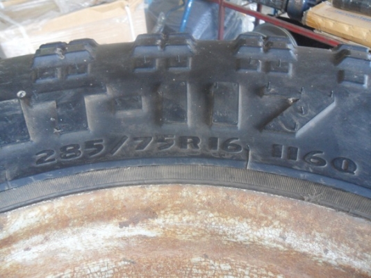 ขาย ยางซิลเวอร์สโตนร์MT-117 285/75R16 พร้อมกะทะล้อขอบ16" ทำไว้ใส่รถเกษตร  ยกชุด12,000บาท.