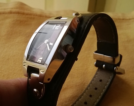 Ellesse quartz ขนาด 22*35 มม. เรือน stainless หน้าสองสีสวยงาม สายหนัง สภาพโดยรวม 85\%