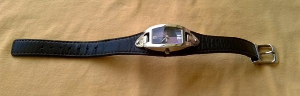 Ellesse quartz ขนาด 22*35 มม. เรือน stainless หน้าสองสีสวยงาม สายหนัง สภาพโดยรวม 85\%