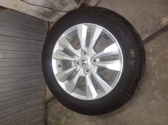 ขายแม๊กดิมพร้อมยาง HONDA  ราคาไมาเเพง ครบชุด