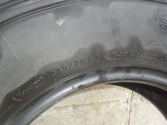 ยาง MICHELIN 235/75R15 ปี10 สวยๆ 1 คู่ ราคา 1800 บาท ยาง MICHELIN 235/75R15 ปี10 สวยๆ 1 คู่ ราคา 1800 บาท