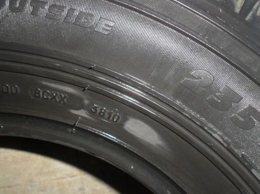 ยาง MICHELIN 235/75R15 ปี10 สวยๆ 1 คู่ ราคา 1800 บาท ยาง MICHELIN 235/75R15 ปี10 สวยๆ 1 คู่ ราคา 1800 บาท