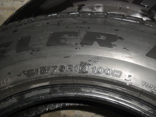 ยาง 215/70R16 ปี11 สวยๆ 4 เส้น ราคา 2300 บาท ยาง 215/70R16 ปี11 สวยๆ 4 เส้น ราคา 2300 บาท