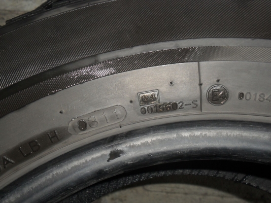 ยาง 215/70R16 ปี11 สวยๆ 4 เส้น ราคา 2300 บาท ยาง 215/70R16 ปี11 สวยๆ 4 เส้น ราคา 2300 บาท