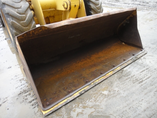 รถตักล้อยาง  510-16247  สภาพสวย  นำเข้าจากญี่ปุ่น  ถึงไทยเรียบร้อยแล้ว  รถจอดอยู่ที่ C.S. Motor หลักสี่ โทร.081-373-0559