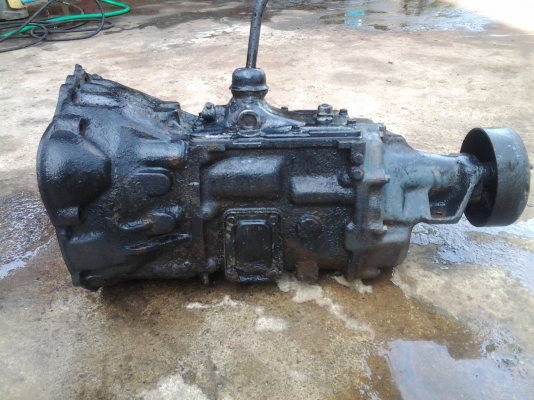 ขายเกียร์รถนิสสัน ed 300 ใส่ 6 ล้อได้ 4900