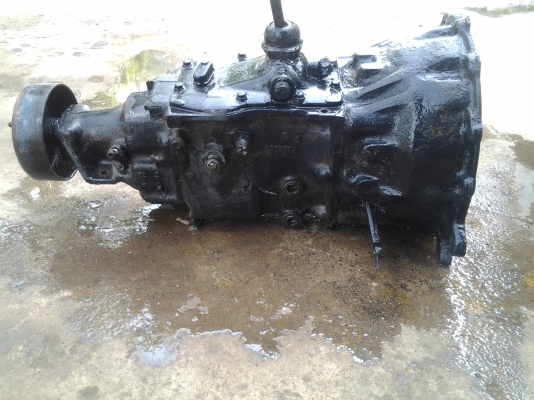 ขายเกียร์รถนิสสัน ed 300 ใส่ 6 ล้อได้ 4900