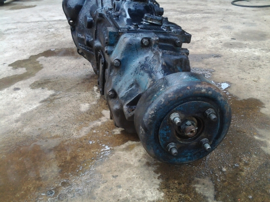 ขายเกียร์รถนิสสัน ed 300 ใส่ 6 ล้อได้ 4900