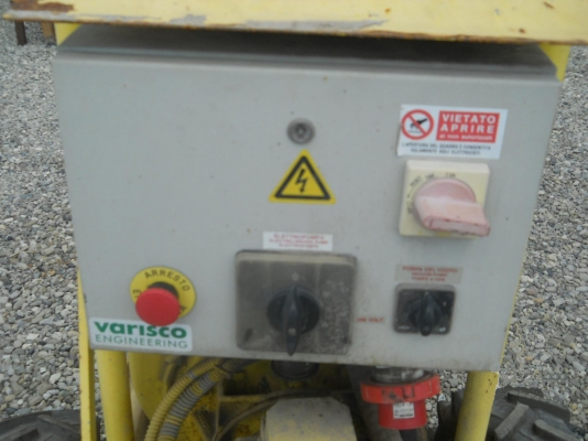 เครื่องสูบน้ำ ยี่ห้อ Varisco JE6-250S ปี2004 ขนาด 5"1/2 ของมือสองนำเข้าจากยุโรป สภาพใช้งานได้ดี สนใจติดต่อ 081-9861114 (เอก)