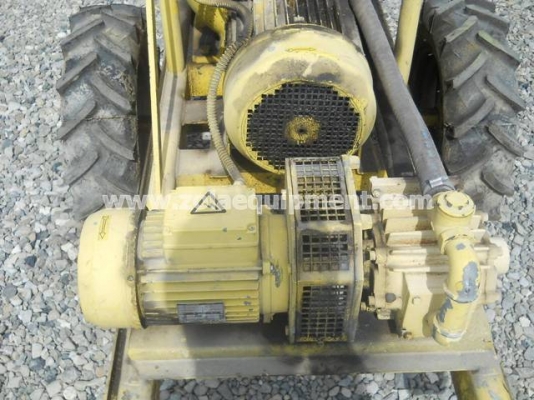 เครื่องสูบน้ำ ยี่ห้อ Varisco JE6-250S ปี2004 ขนาด 5"1/2 ของมือสองนำเข้าจากยุโรป สภาพใช้งานได้ดี สนใจติดต่อ 081-9861114 (เอก)