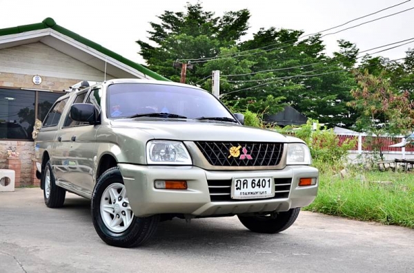 ขาย strada 4 ประตู สภาพดีมาก มือเดียว