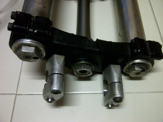 โช๊คหน้า หัวกลับ rm 250 ยกชุดพร้อมใส่ 8500.- ท่อขายแล้ว