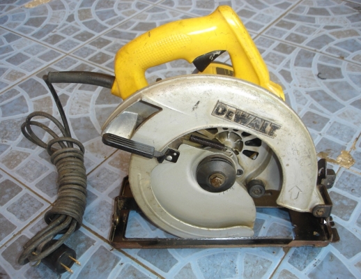 ขายเลื่อยวงเดือน DEWALT 7นิ้วรุ่น D23620