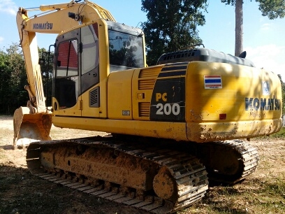 komatsu pc 200-8 สภาพพร้อมใช้งาน ช่วงล่างเต็ม โซ่พอใช้ รถทำงานไม่มีโหลด ไม หมื่นกว่าชั่วโมง เอกสารเล่มทะเบียน