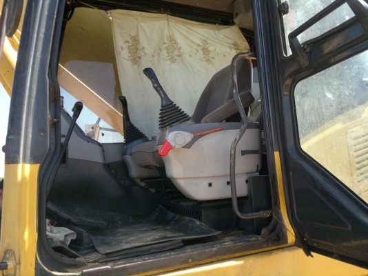 ขายรถแบคโฮ KOMATSU PC-200-7 เล่มทะเบียน ไฟฟ้าครบ รถใช้งานได้สมบูรณ์