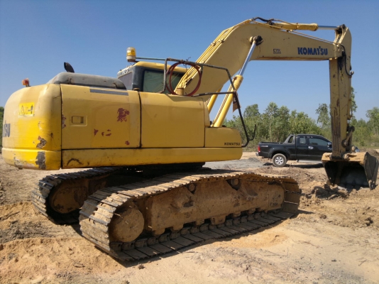 ขายรถแบคโฮ KOMATSU PC-200-7 เล่มทะเบียน ไฟฟ้าครบ รถใช้งานได้สมบูรณ์