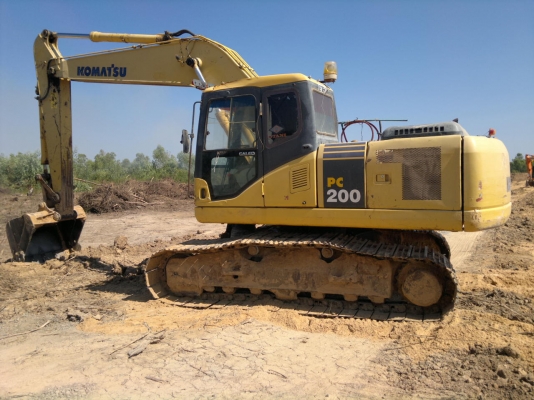 ขายรถแบคโฮ KOMATSU PC-200-7 เล่มทะเบียน ไฟฟ้าครบ รถใช้งานได้สมบูรณ์
